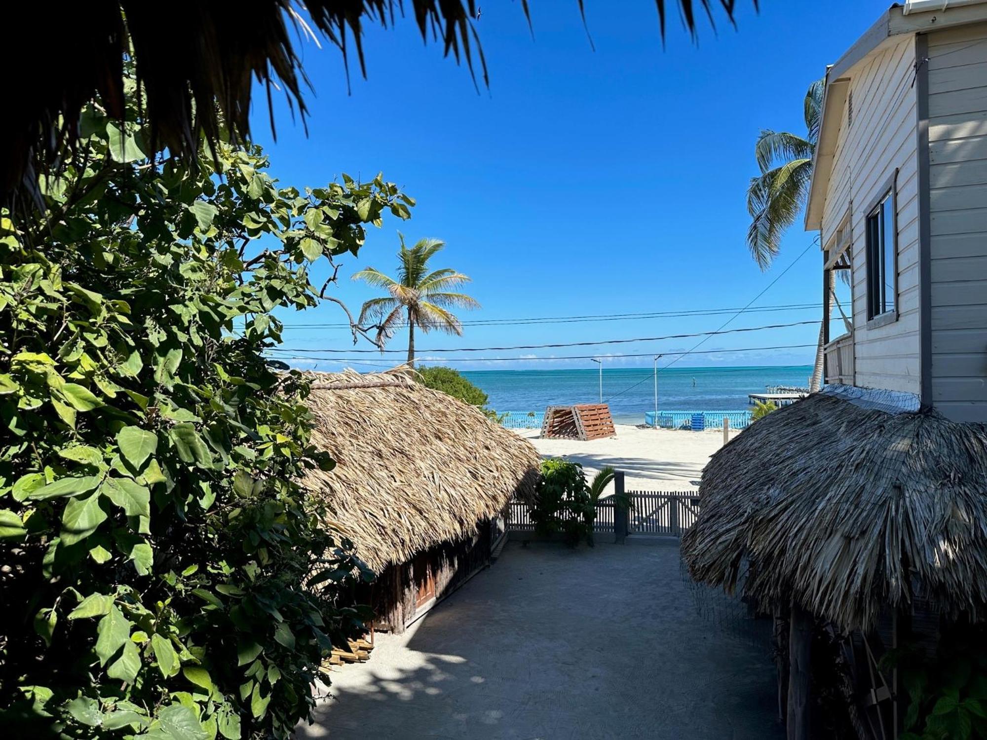 Hôtel The Bounty à Caye Caulker Extérieur photo