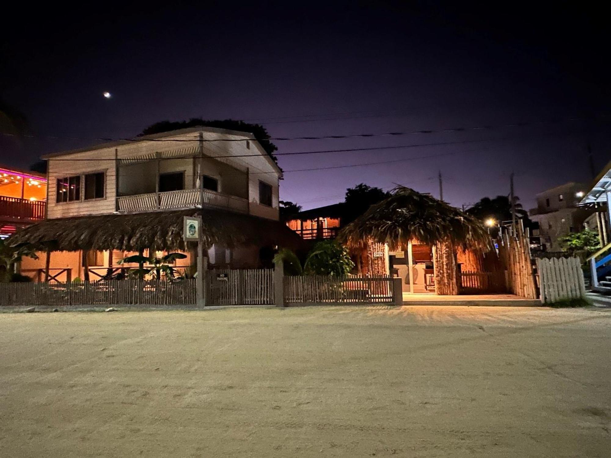 Hôtel The Bounty à Caye Caulker Extérieur photo